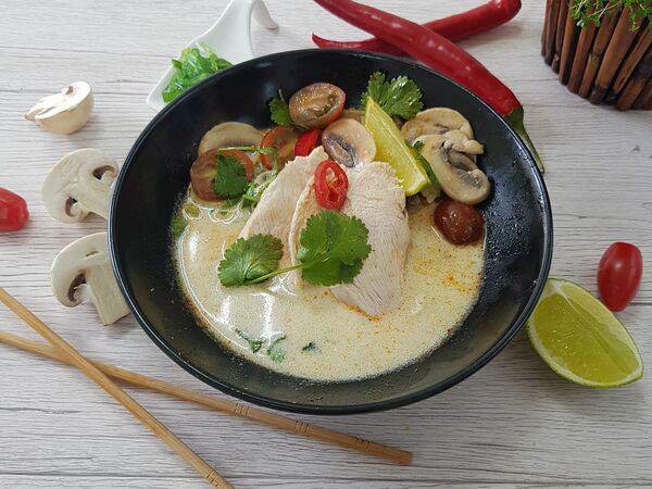 Wok & Roll - Том кха с курицей