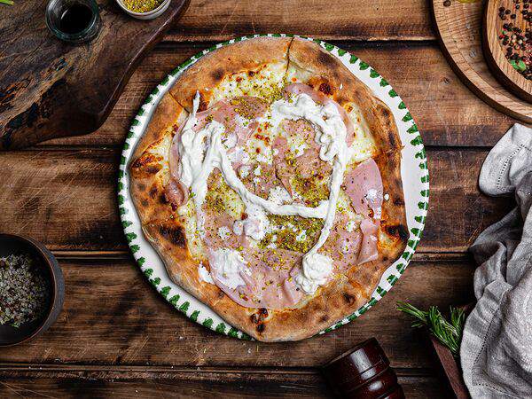 PizzAmore - Мортаделла и страчателла