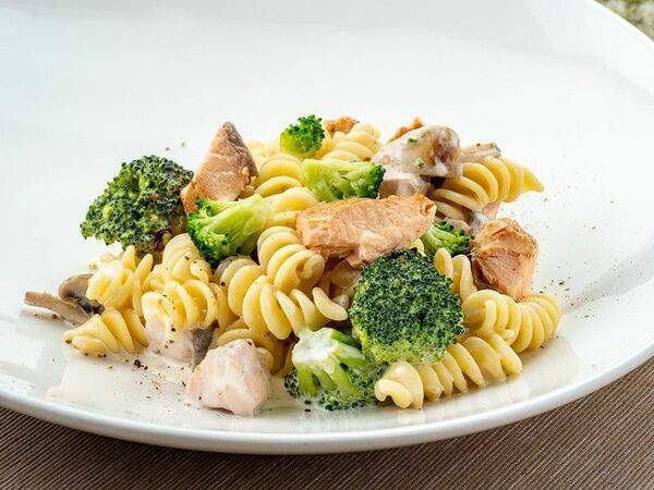 Grillage - Фузилли с копченым лососем