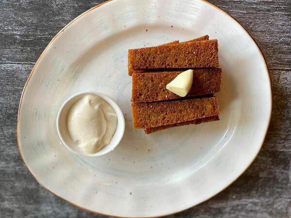 Territory Piatto - Гренки с чесночным соусом