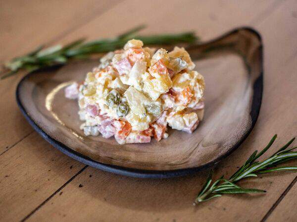 Мангал & Бар - Салат Оливье с колбасой