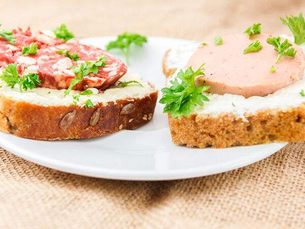 Кафе вегетарианской кухни Радхика - Бутерброд с колбасой