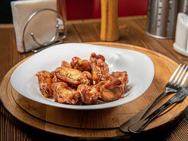 Bizon Grill Café - Куриные крылья в соусе барбекю
