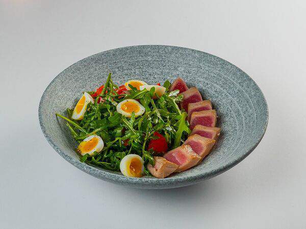 Skzk Rest - Салат с тунцом и перепелиным яйцом