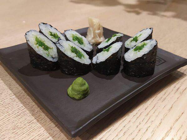 Манэки - Гункан суши с чукой