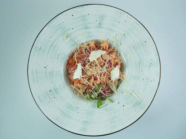 Green park - Феттуччине с курицей, сливочным сыром, под томатным соусом