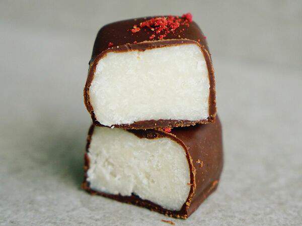 Крапива - Конфета Баунти в молочном шоколаде