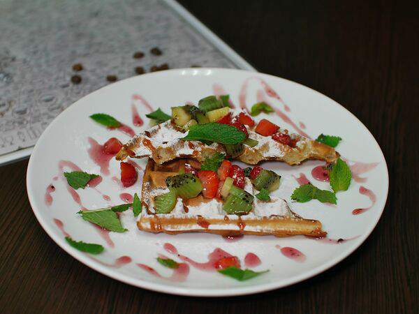 Трактир Мистер Бочкин - Бельгийские вафли с фруктами и топпингом