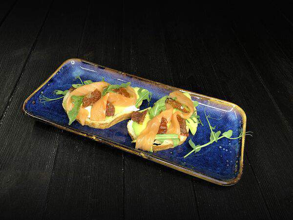 Best Hall - Брускетта с лососем