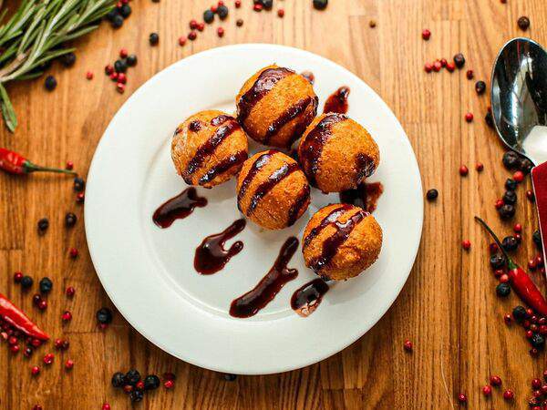 Донжон - Сырные шарики, фаршированные беконом