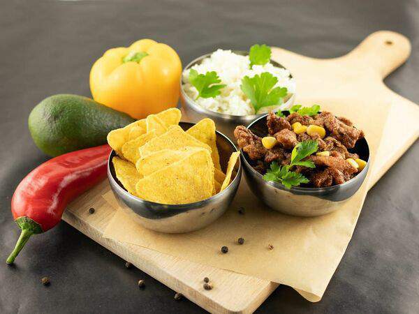 Горячий мексиканец - Курица в шоколадном соусе с рисом в соусе Чимичурри