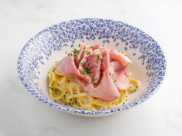 Oggi Bistro - Спагетти в сливочном соусе с тамбовским окороком