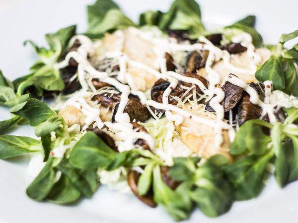 Хачапурная №1 - Салат из курицы с грибами