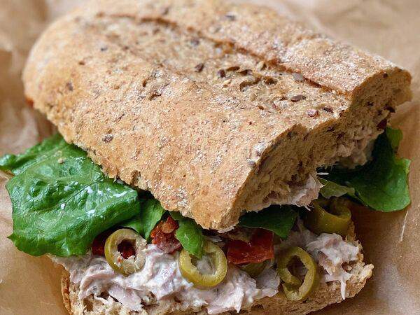 2A Concept. Coffee, Cake & Shop - Сендвич с тунцом