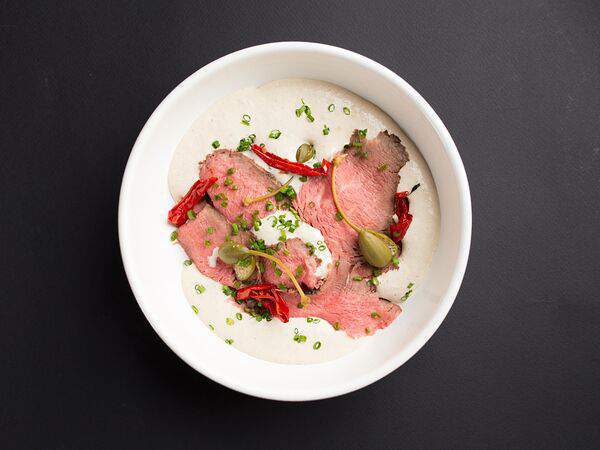 Трактир белый - Ростбиф из телятины с соусом тоннато