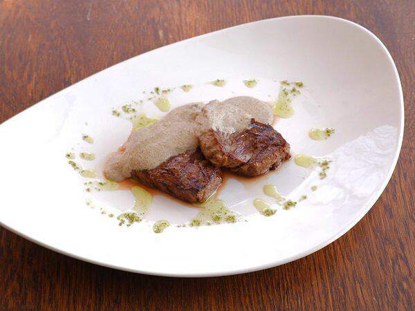 Помидорро - Медальоны из говядины со сливочно-грибным соусом