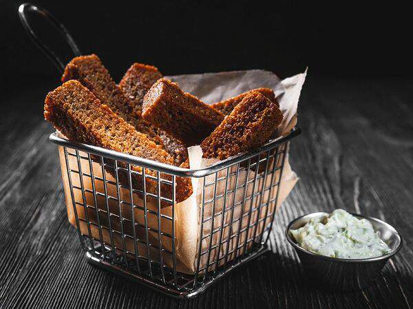 BUNKER - Ржаные гренки с чесночным соусом