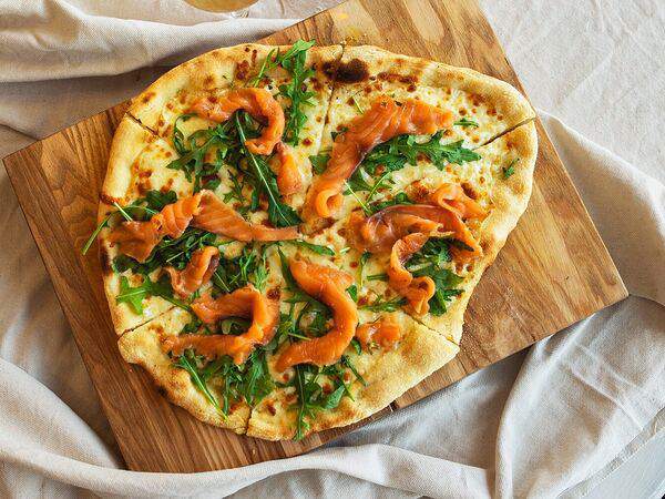 Всё сейчас хорошо - Пицца с лососем и руколой