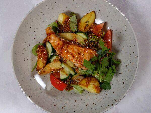 Сан пицца - Салат тёплый с лососем