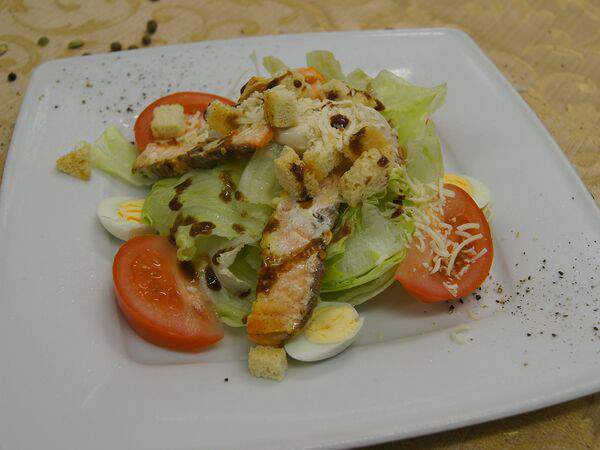 Солнечный камень - Салат Цезарь с семгой