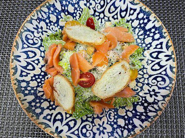 The Room - Цезарь со слабосоленой семгой