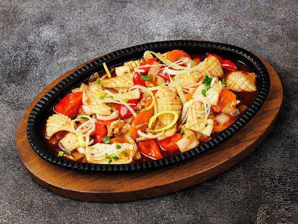 Sushi & More - Кальмар на сковороде в китайском соусе