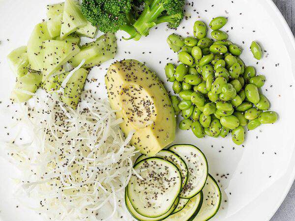 Пшеничный кот - Большой зеленый салат с семенами чиа и тайским соусом