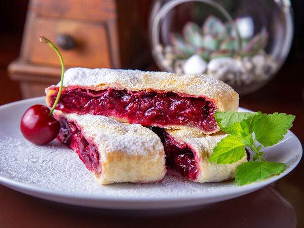 Кафе Маруся - Штрудель с ягодами