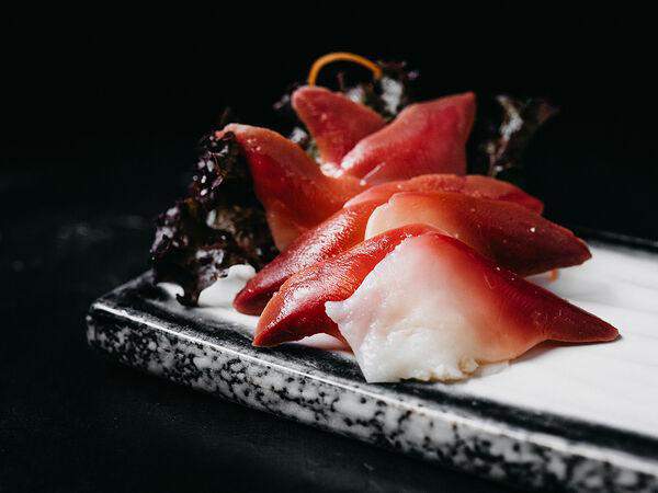 Koi sushi bar - Сашими Хокигай