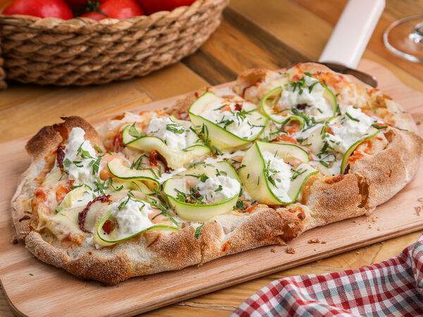 Pinzeria by Bontempi - Пинца с подкопченным лососем и цукини