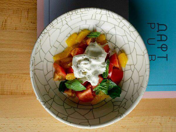 Дафт паб - Легкий салат со страчателлой