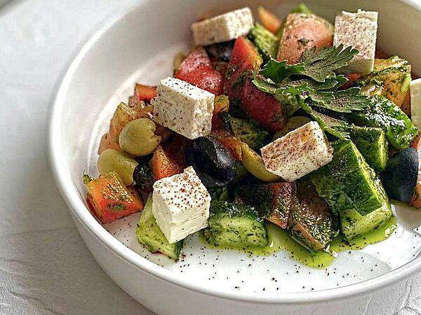 Ресторан 101 - Овощной салат, песто из трав, сыр фета