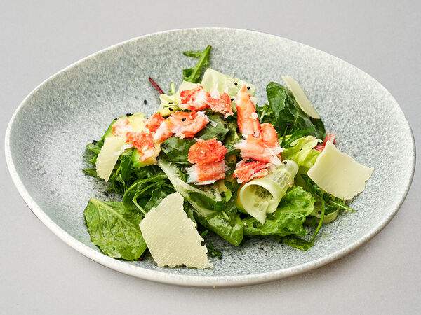 Mojo - Большой зеленый салат с камчатским крабом