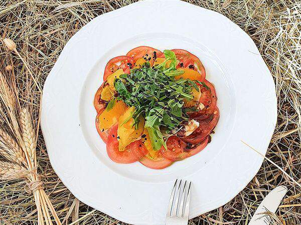 Васнецовъ - Салат из спелого томата, артишока и апельсина