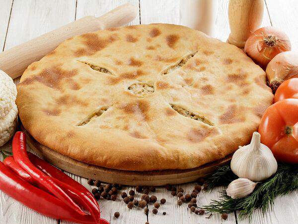 Кафе Кухня - Осетинский пирог сыр - помидоры