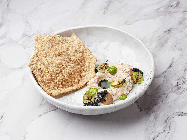 Lobby Bar - Рийет из лосося с икрой палтуса и айоли из черного чеснока