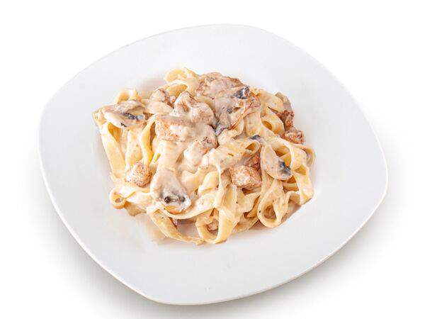 Суши фикс - Феттуччине с цыпленком и грибами