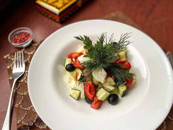 Трактир На Улице - Салат из свежих овощей с нежным сыром Фета