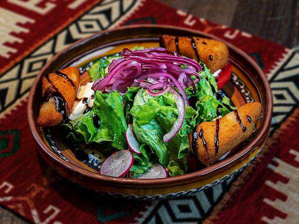 Вински Подрум - Салат тёплый с жареным сыром