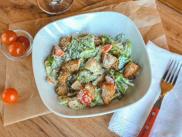 Как Дела - Салат Цезарь с курицей