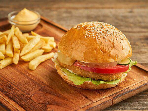 Luna lounge - Бургер Гавайский с картофелем фри