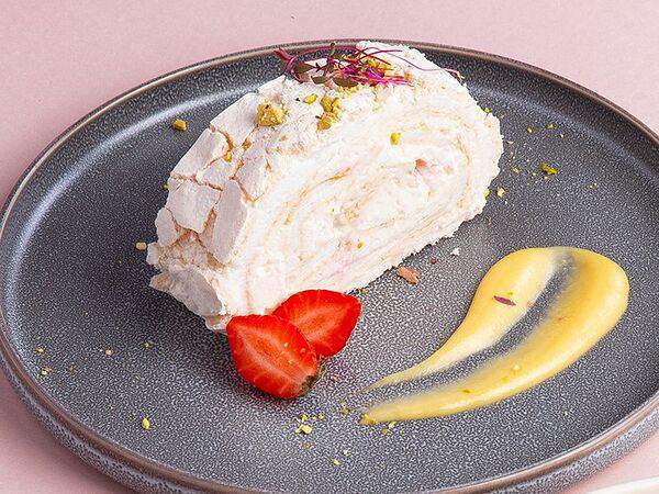 Fergana - Меренговый рулет с малиной и маракуйей