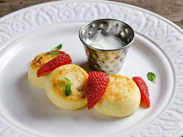 Кондитерская Прованс - Сырник со сметаной