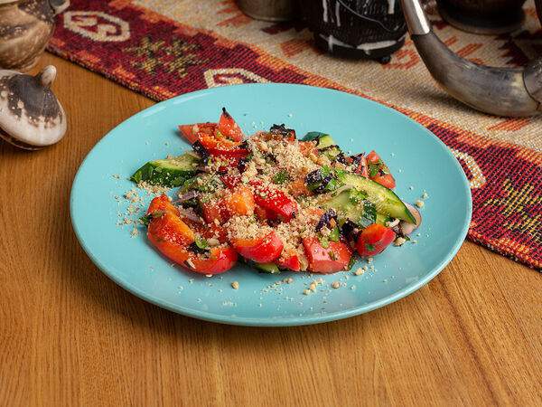 Хинкальная - Салат по-грузински с орехами