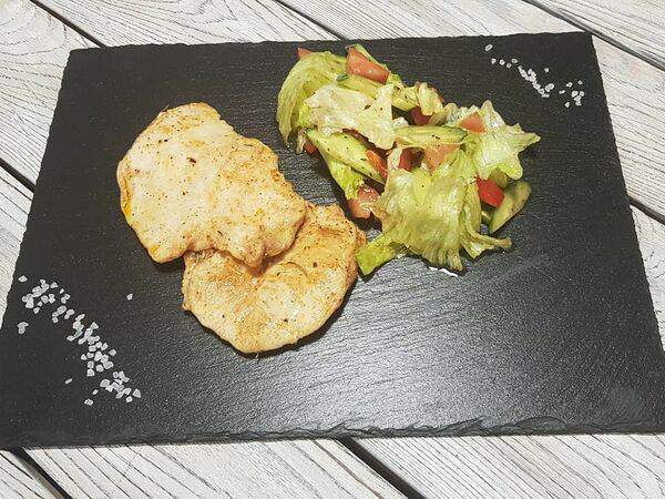 FullHouse Food - Стейк из куриного филе с овощным салатом
