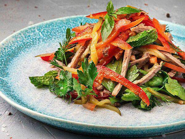 Plovlounge - Салат с отварной телятиной и сладким перцем