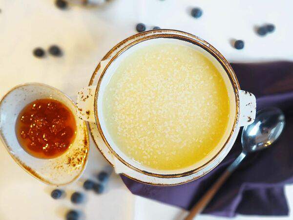 Вилла Подлипки - Каша пшеничная с ягодным вареньем