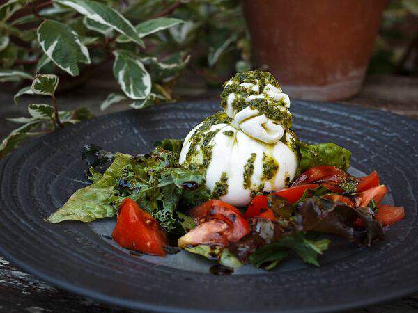 Ресторан Soho - Буррата с томатами