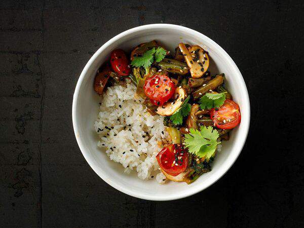 Рис - Овощи в соусе Терияки на рисе