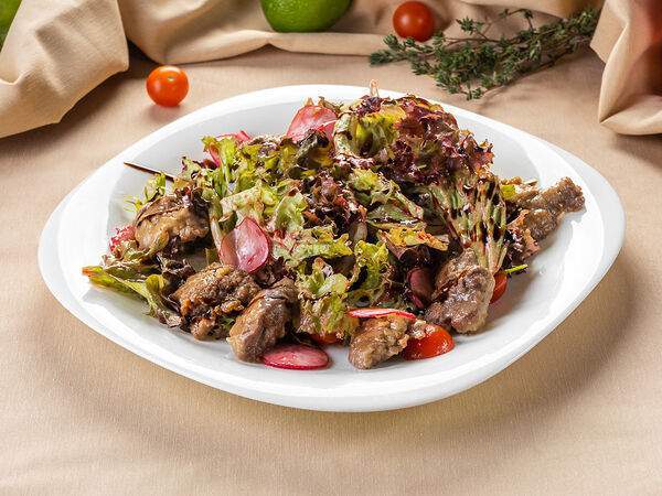 Стейк хаус Кантри паб - Салат с печенью цыплёнка